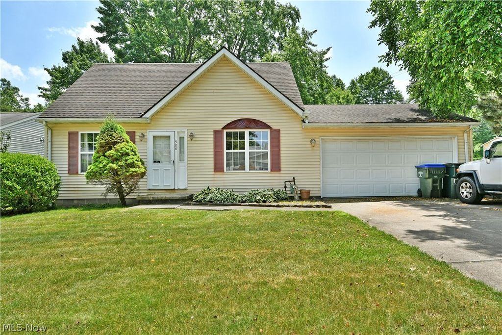 906 Elizabeth Court, Cuyahoga Falls, OH 44221