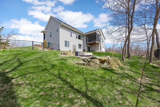 1908 Pippin Hill Ct NW, Cedar Rapids, IA 52405