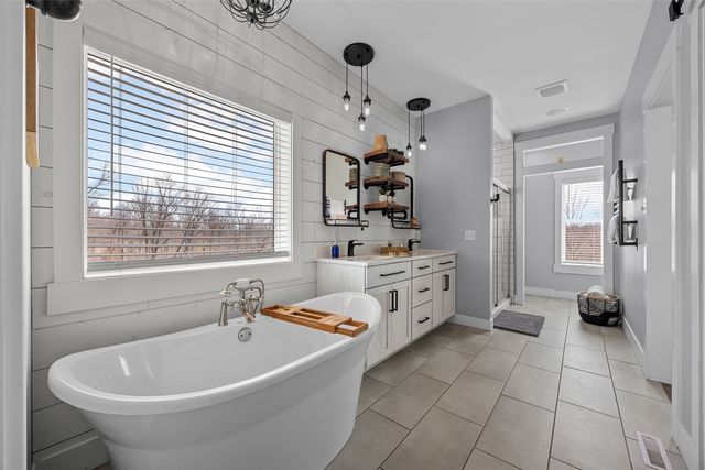 1908 Pippin Hill Ct NW, Cedar Rapids, IA 52405