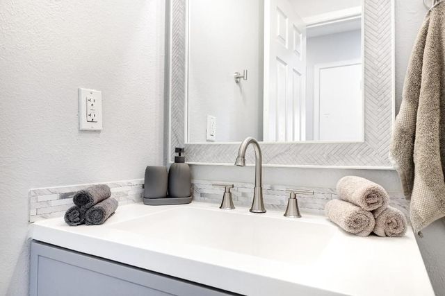 6807 Skynook DR, Austin, TX 78745