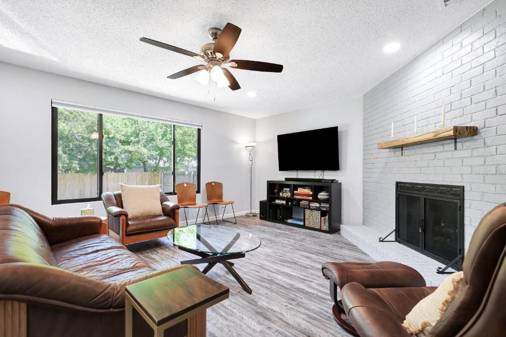 6807 Skynook DR, Austin, TX 78745