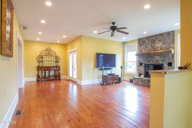14473 Wallace Pike, Abingdon, VA 24210