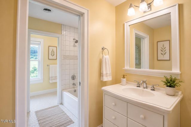14473 Wallace Pike, Abingdon, VA 24210