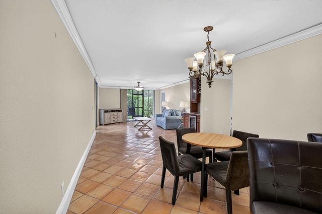 1202 S Lake Drive 105, Lantana, FL 33462