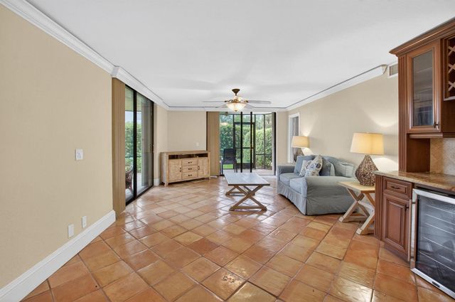 1202 S Lake Drive 105, Lantana, FL 33462