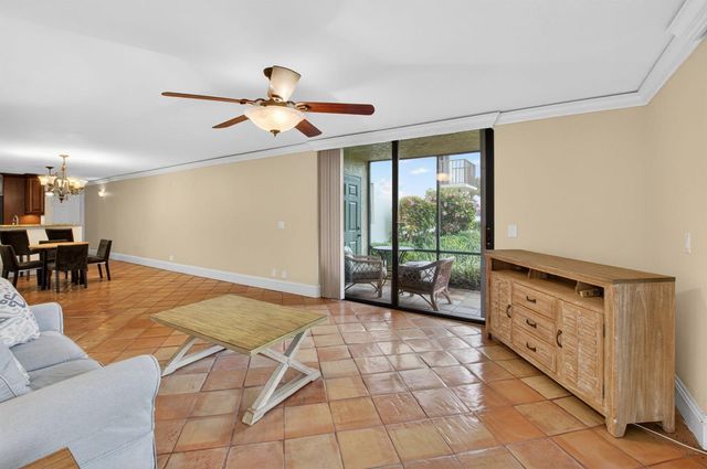 1202 S Lake Drive 105, Lantana, FL 33462