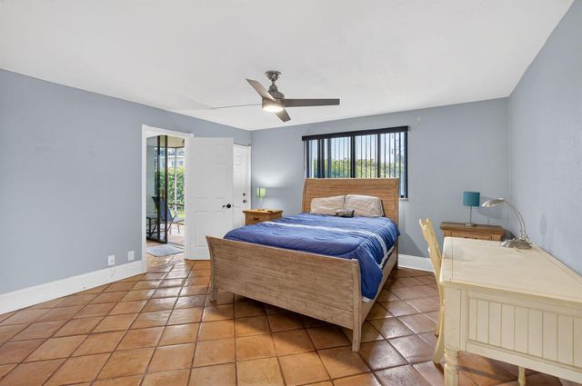 1202 S Lake Drive 105, Lantana, FL 33462