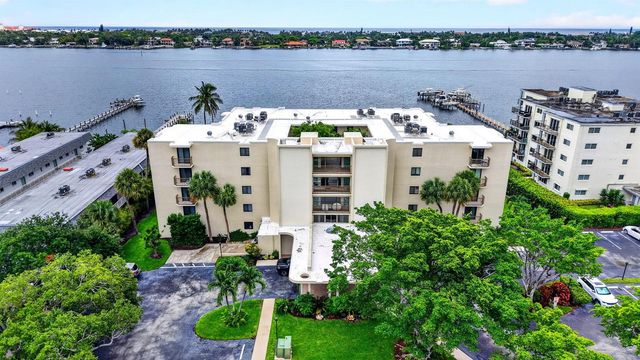 1202 S Lake Drive 105, Lantana, FL 33462
