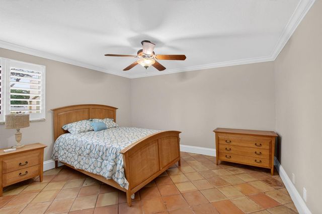 1202 S Lake Drive 105, Lantana, FL 33462