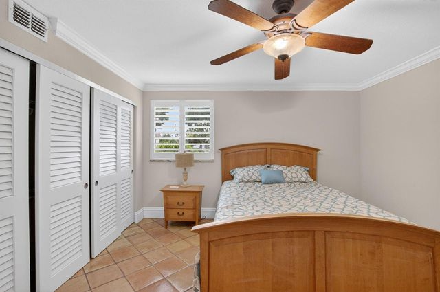 1202 S Lake Drive 105, Lantana, FL 33462