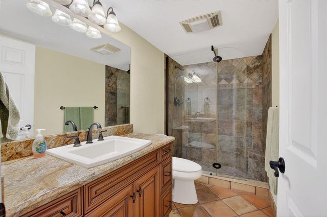 1202 S Lake Drive 105, Lantana, FL 33462