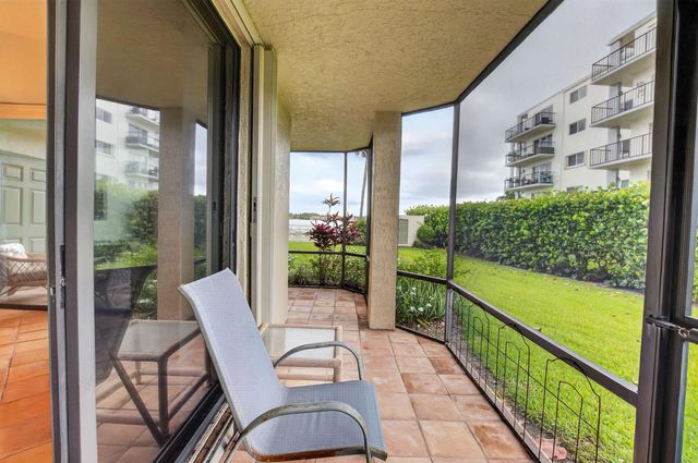 1202 S Lake Drive 105, Lantana, FL 33462