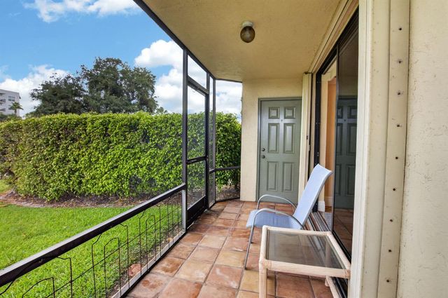 1202 S Lake Drive 105, Lantana, FL 33462