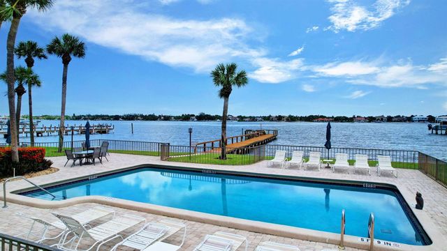 1202 S Lake Drive 105, Lantana, FL 33462