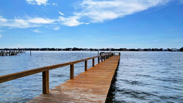 1202 S Lake Drive 105, Lantana, FL 33462