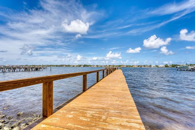 1202 S Lake Drive 105, Lantana, FL 33462