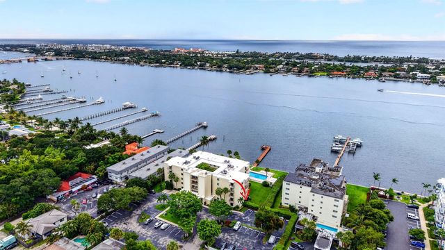 1202 S Lake Drive 105, Lantana, FL 33462