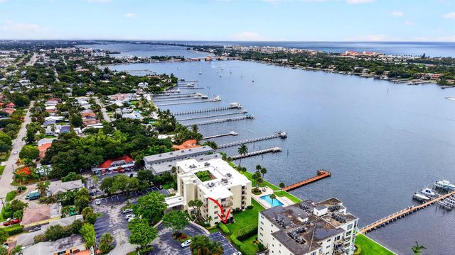 1202 S Lake Drive 105, Lantana, FL 33462