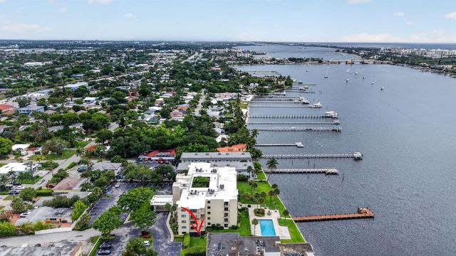 1202 S Lake Drive 105, Lantana, FL 33462