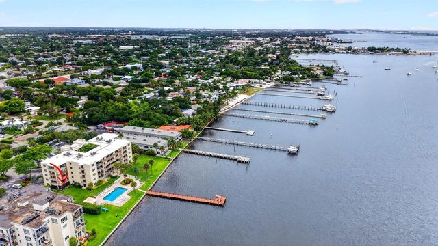 1202 S Lake Drive 105, Lantana, FL 33462