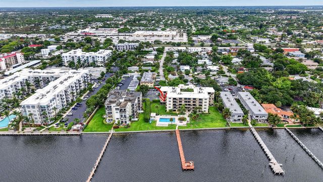 1202 S Lake Drive 105, Lantana, FL 33462