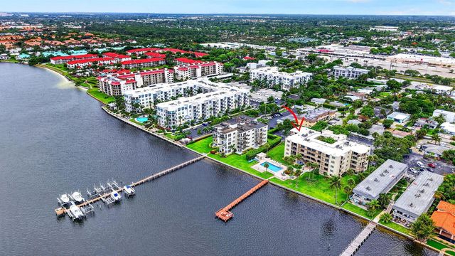 1202 S Lake Drive 105, Lantana, FL 33462