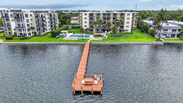 1202 S Lake Drive 105, Lantana, FL 33462