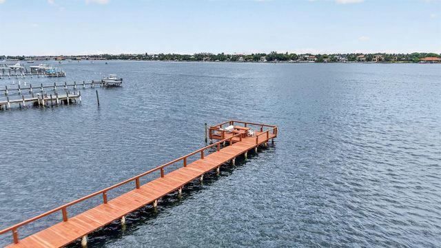 1202 S Lake Drive 105, Lantana, FL 33462