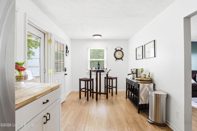 8213 Candelabrum Pl, Louisville, KY 40214