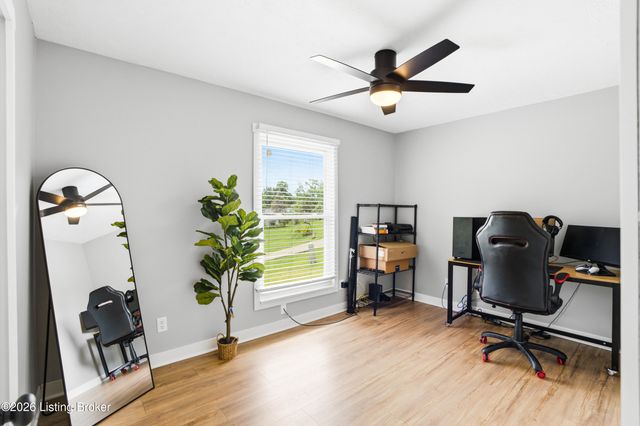 8213 Candelabrum Pl, Louisville, KY 40214