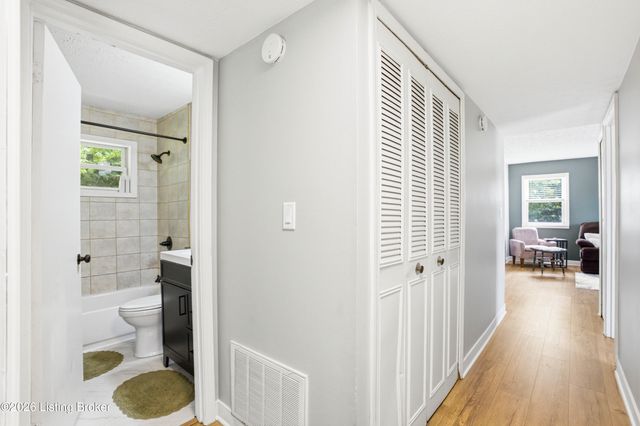 8213 Candelabrum Pl, Louisville, KY 40214