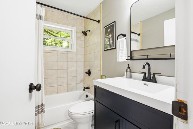 8213 Candelabrum Pl, Louisville, KY 40214