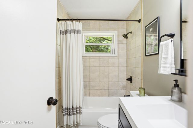 8213 Candelabrum Pl, Louisville, KY 40214