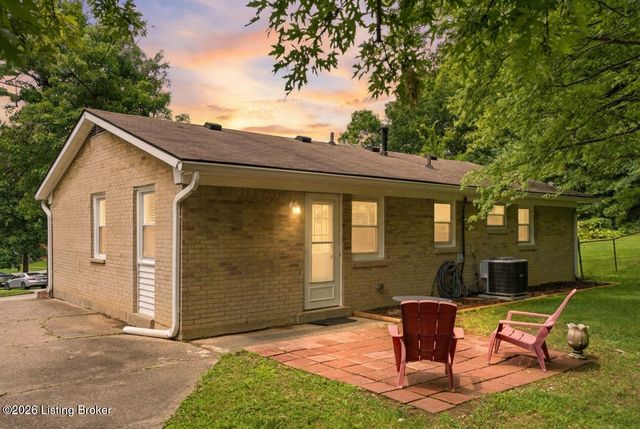 8213 Candelabrum Pl, Louisville, KY 40214