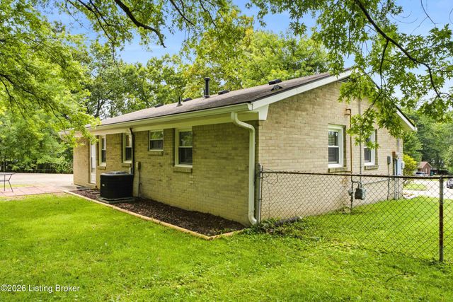 8213 Candelabrum Pl, Louisville, KY 40214
