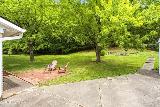 8213 Candelabrum Pl, Louisville, KY 40214