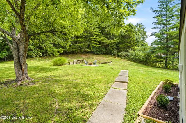 8213 Candelabrum Pl, Louisville, KY 40214