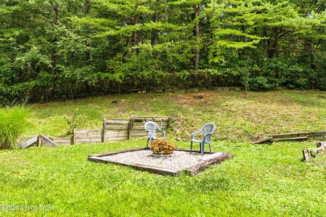 8213 Candelabrum Pl, Louisville, KY 40214