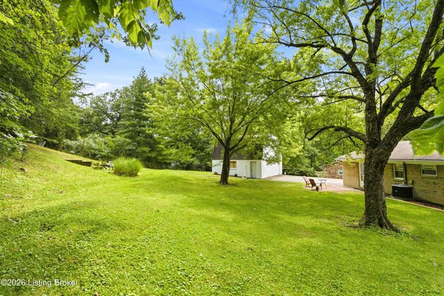 8213 Candelabrum Pl, Louisville, KY 40214