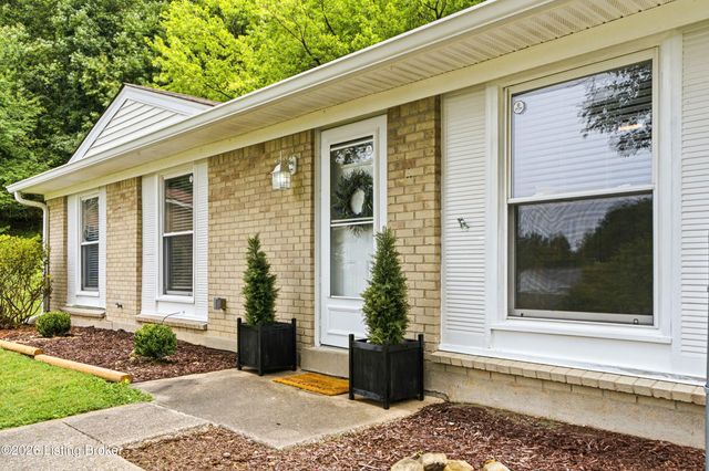 8213 Candelabrum Pl, Louisville, KY 40214