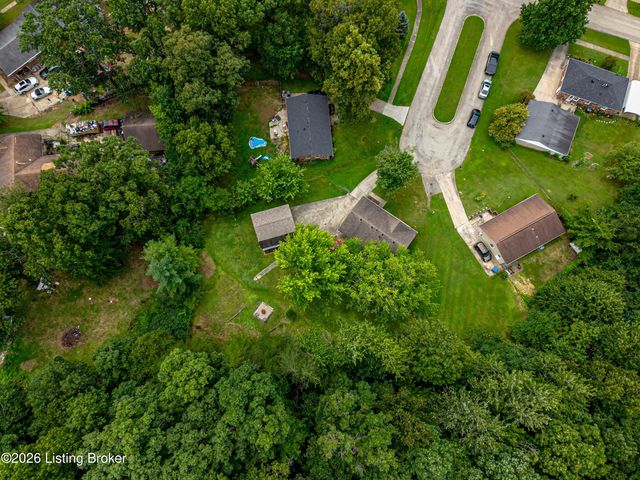 8213 Candelabrum Pl, Louisville, KY 40214