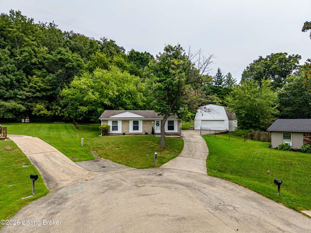 8213 Candelabrum Pl, Louisville, KY 40214