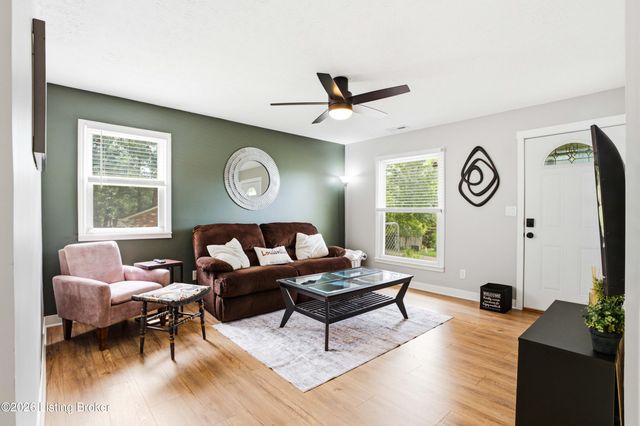 8213 Candelabrum Pl, Louisville, KY 40214