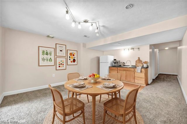 1024 Saint Michaels Way, Madison, OH 44057