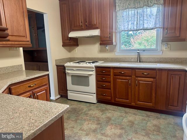 10955 LAWRENCE DR, Waldorf, MD 20603