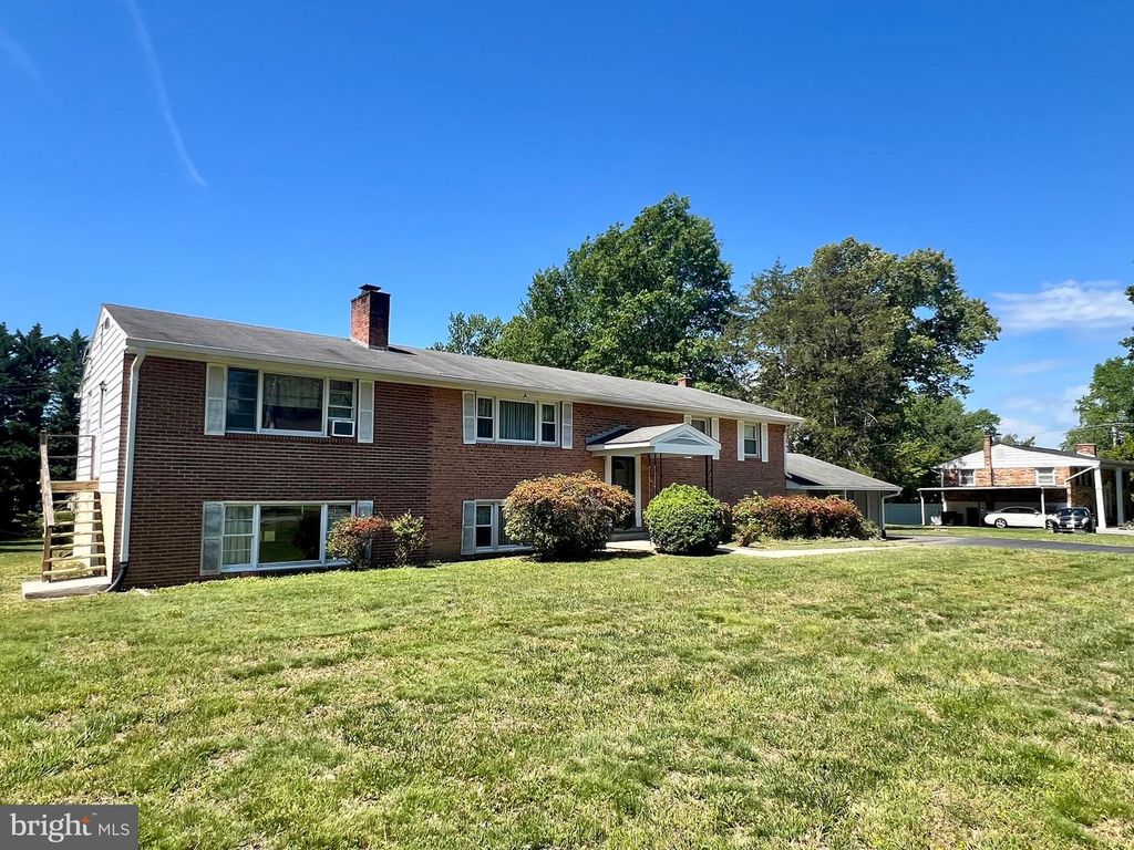 10955 LAWRENCE DR, Waldorf, MD 20603