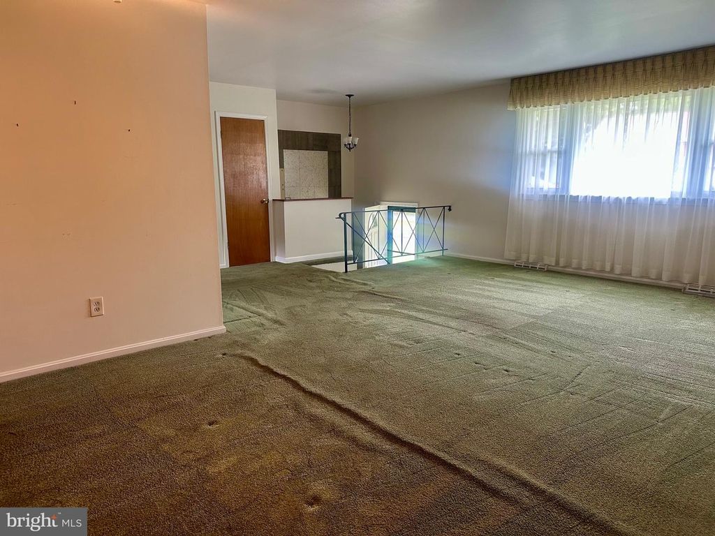 Image 11 of property listing at 10955 LAWRENCE DR, Waldorf, MD 20603