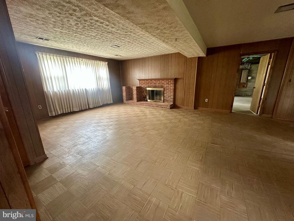 Image 19 of property listing at 10955 LAWRENCE DR, Waldorf, MD 20603