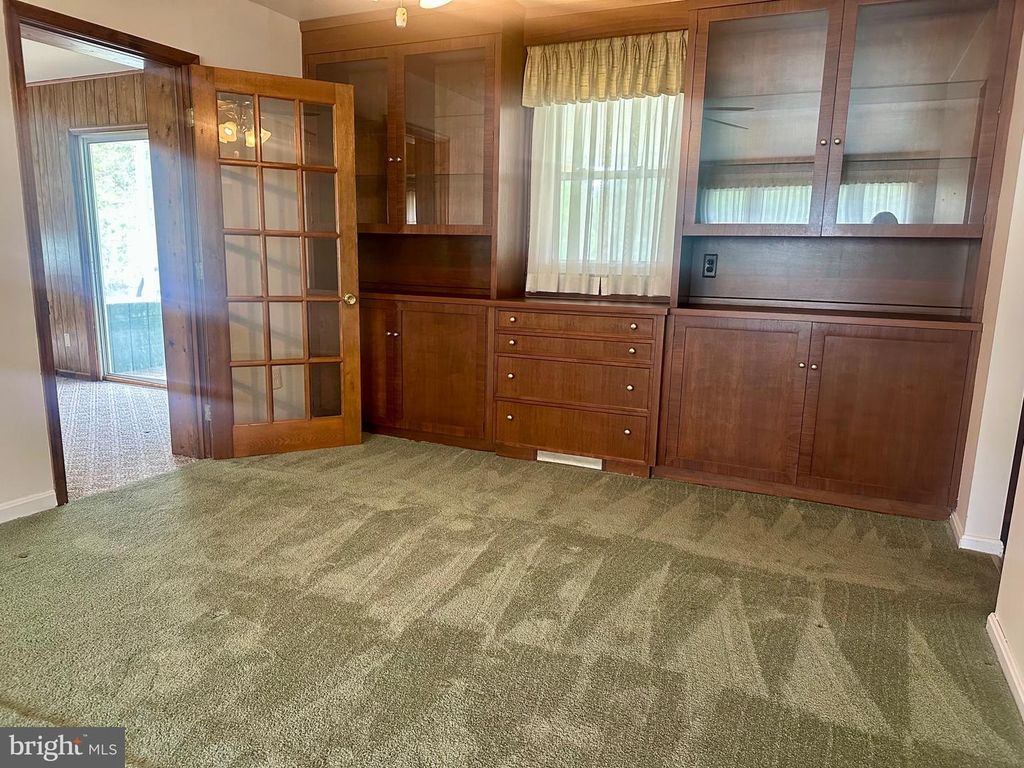 Image 9 of property listing at 10955 LAWRENCE DR, Waldorf, MD 20603