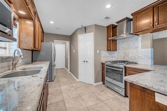 95 Paradise Valley Drive, Conroe, TX 77304